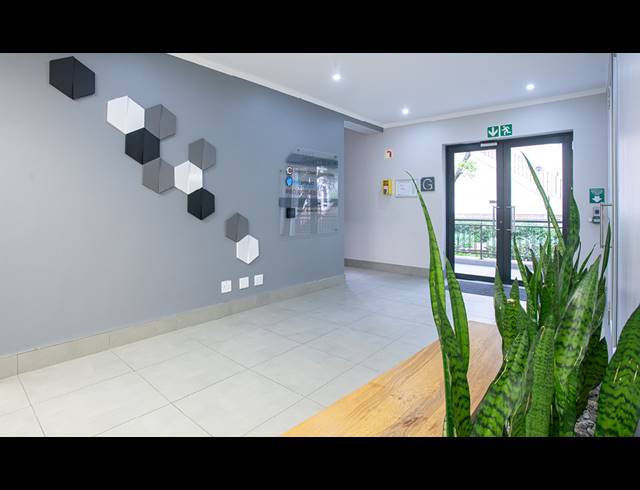 1,527M² OFFICE TO LET IN VORNA VALLEY